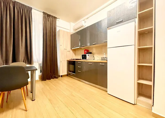 Address 26 - Palace Of Parliament Area *